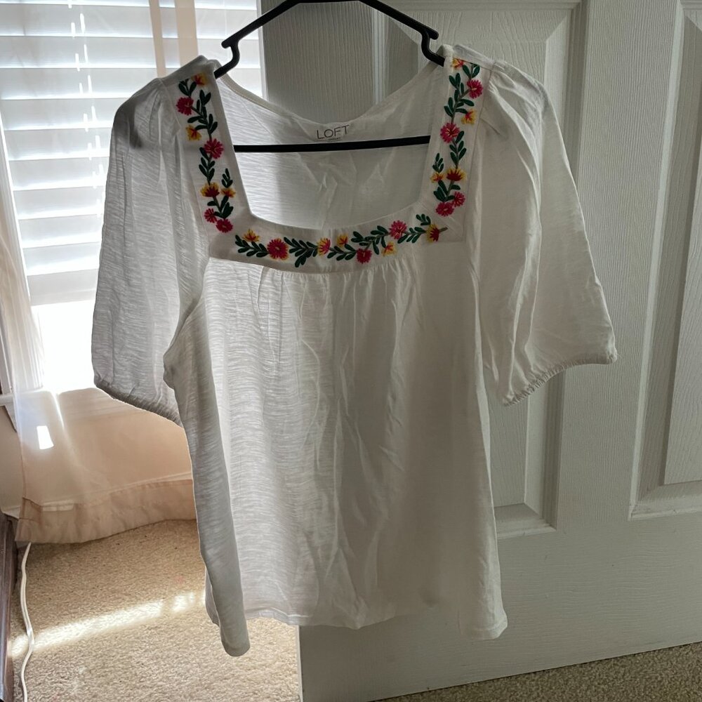 Ladies Loft Outlet Shirt  Size Medium